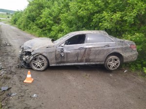 В Задонском районе перевернулся Мерседес